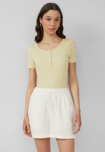 Базовая футболка MIT KNOPFLEISTE QS, светло-желтый
