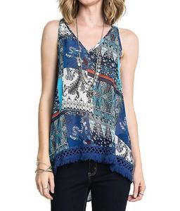 Синий топ с кружевной бахромой и асимметричным подолом Umgee