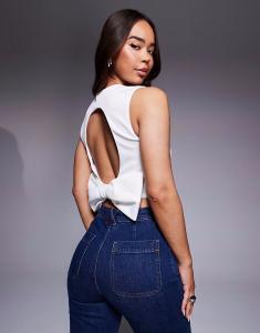 Укороченный топ с открытой спиной и бантом белого цвета из ткани в стиле «скуба» Asos Design