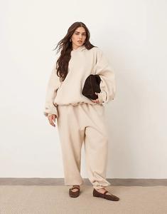 Премиальные утяжеленные спортивные брюки ARRANGE Curve свободного кроя с манжетами в цвете овсянки