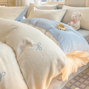 Disney Комплект постельного белья 4 предмета, размер простыни 200x220 см, цвет кремово-белый с голубым бантом-бабочкой