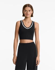 Майка Oysho Comfortlux с V-образным вырезом черного цвета