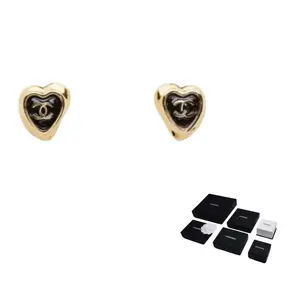 CHANEL Серьги-гвоздики унисекс Gold