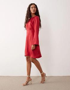 Атласное мини-платье YAS с открытой спиной красного цвета