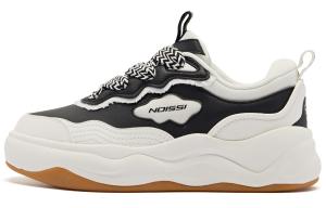 Скользостойкие амортизирующие кроссовки с износостойкими свойствами низкие женские черно-белые QIAODAN