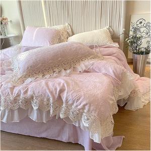 Generic Комплект постельного белья V-Intage Rose с бархатом, кружевными рюшами и вельветом Pink