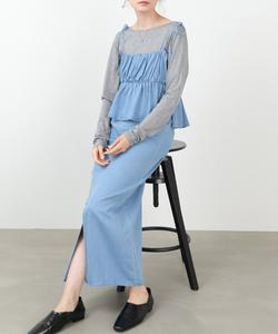 Джинсовое платье-комбинация с баской и сборками.