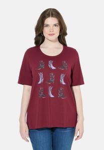Футболка Ulla Popken COWBOY SHORT SLEEVE GRAPHIC TEE, Dark Cherry Red/Red