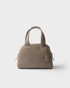 Средняя кожаная сумка с ручкой Prada, серый