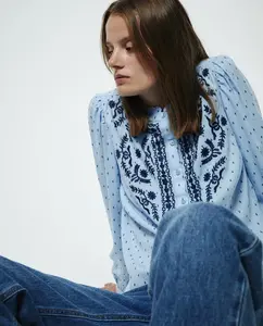 Вышитая блуза с нагрудником Sfera, светло-голубой