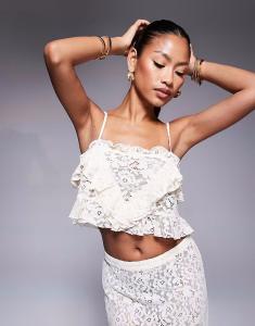 Кружевной топ с рюшами кремового цвета Afrm