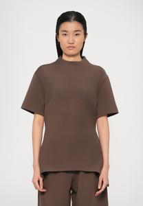 Футболка REMAIN SHORT SLEEVE , Chocolate Martini/Brown