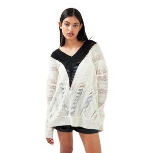 Оверсайз вязаный свитер с V-образным вырезом Belle & Bloom