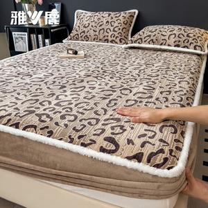 Yalu Простыня на резинке 180х200 см из резного молочного велюра, двойная толщина, удерживает тепло, антискользящая