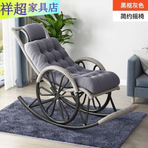 Vinoya Кресло-качалка из ротанга с колесиками и двойной подушкой черно-серого цвета