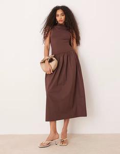 Длинное платье ASOS DESIGN с вырезом на шее и юбкой из смеси поплина коричневого цвета