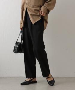 Красивые брюки с центральными складками по центру штанин, зауженные книзу Colony 2139, цвет Black