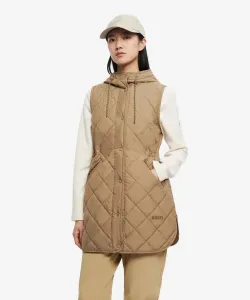 Жилет средней длины с водоотталкивающим утеплителем PrimaLoft и ромбовидной стежкой.