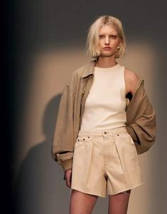 Белые джинсовые шорты со складками Topshop