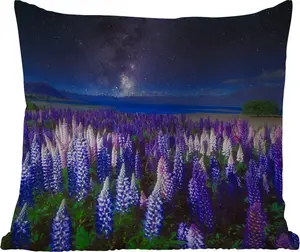 Подушка для улицы - Цветы - Ночь - Люпин - Звездное небо - Фиолетовый - Природа - 45x45 см - Устойчива к погодным условиям - Подушка для отдыха - Фотоподушка - Декоративная подушка MuchoWow