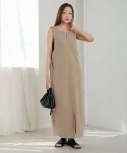 Прямая юбка-свитер с двусторонней застежкой спереди и сзади.