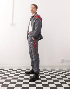 Свободные спортивные брюки серого цвета с несколькими принтами Umbro