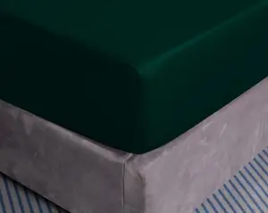 Простыня на резинке из хлопка 200x220+25 Бутылочно-зеленая Cotton Market