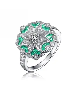 Современное коктейльное кольцо из стерлингового серебра с прозрачными кубическими цирконами огранки «багет» Genevive, green