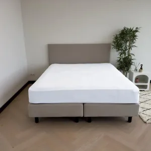 Простыня на резинке Kayori Tara, трикотаж, белая, 180-200x200-220 см, хлопок, сертифицирована GOTS, для матрасов глубиной до 35 см, не требует глажки, простая в уходе Three Lilies B.V.