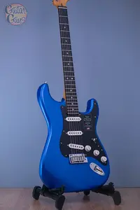 Fender American Ultra II Stratocaster в цвете Noble Blue
