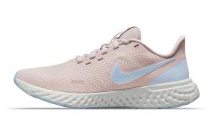 Женские беговые кроссовки Nike Revolution 5 Series