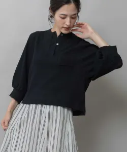 Пуловер из прозрачной трикотажной ткани с вафельной текстурой и пышными рукавами.