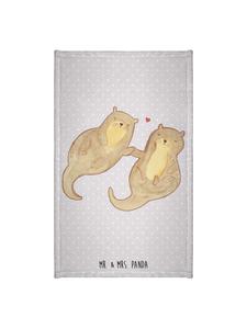 Mr. & Mrs. Panda Руки выдры, держащие полотенце, не выражают никаких мыслей, серые пастельные тона