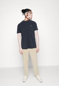 Базовая футболка 5 Пакетов Pier One, цвет dark blue/white/red