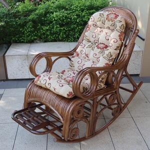 Классическое плетеное кресло-качалка из натурального ротанга с выдвижной подножкой и мягкой подушкой