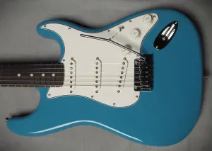 Fender Ltd Ed Custom Deluxe Stratocaster 2025 Таос Туркуаз