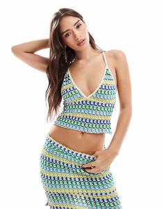 Вязаный крючком топ-комбинация в зелено-голубую полоску