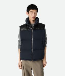 Пуховый жилет из технологичного нейлона BOTTEGA VENETA, полуночно-синий