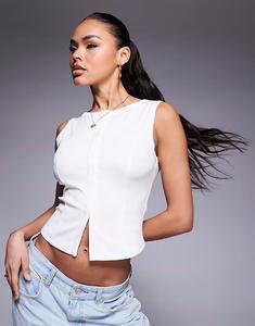 Топ в рубчик с закругленным подолом и застежкой на крючки ASOS DESIGN цвета слоновой кости - IVORY