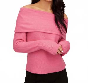 Свитер Monique с открытыми плечами в розовом цвете Fifteen Twenty