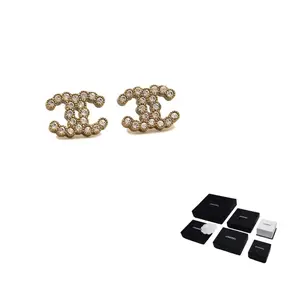 Серьги-гвоздики женские CHANEL