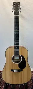 Акустическая гитара Martin Dreadnought Junior с чехлом с мягкой подкладкой