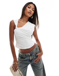 Приталенная майка цвета слоновой кости с узлом на плече ASOS DESIGN