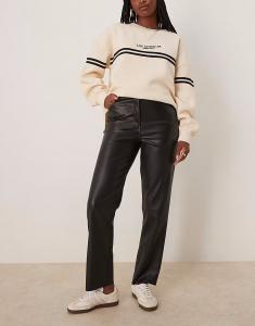 Брюки прямого кроя из искусственной кожи New Look черного цвета