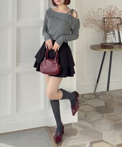 Вязаный топ на одно плечо с лентой