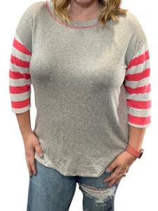 Футболка в полоску с рукавом 3/4 серо-розового цвета honeyme