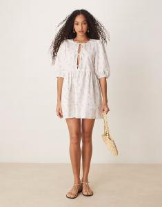 Мини-платье Gina Tricot с завязками на лифе спереди, рукавами-фонариками и мелким цветочным принтом