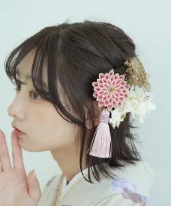 Украшение для волос: кисточка из хризантем, гортензий и гипсофилы. Заколка для волос Utatane, цвет Pink