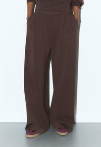 Брюки Stradivarius SOFT-TOUCH SMART, Dark Brown