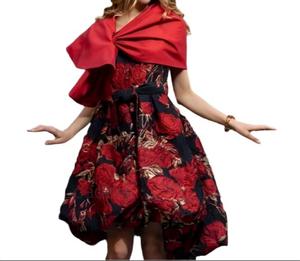 Жаккардовое платье с асимметричным подолом в красных розах Samuel Dong